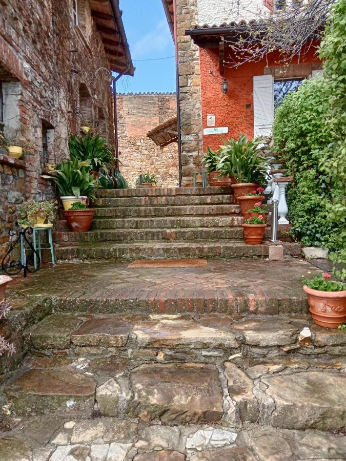 Гостевой дом Morelli House Montalbo Экстерьер фото